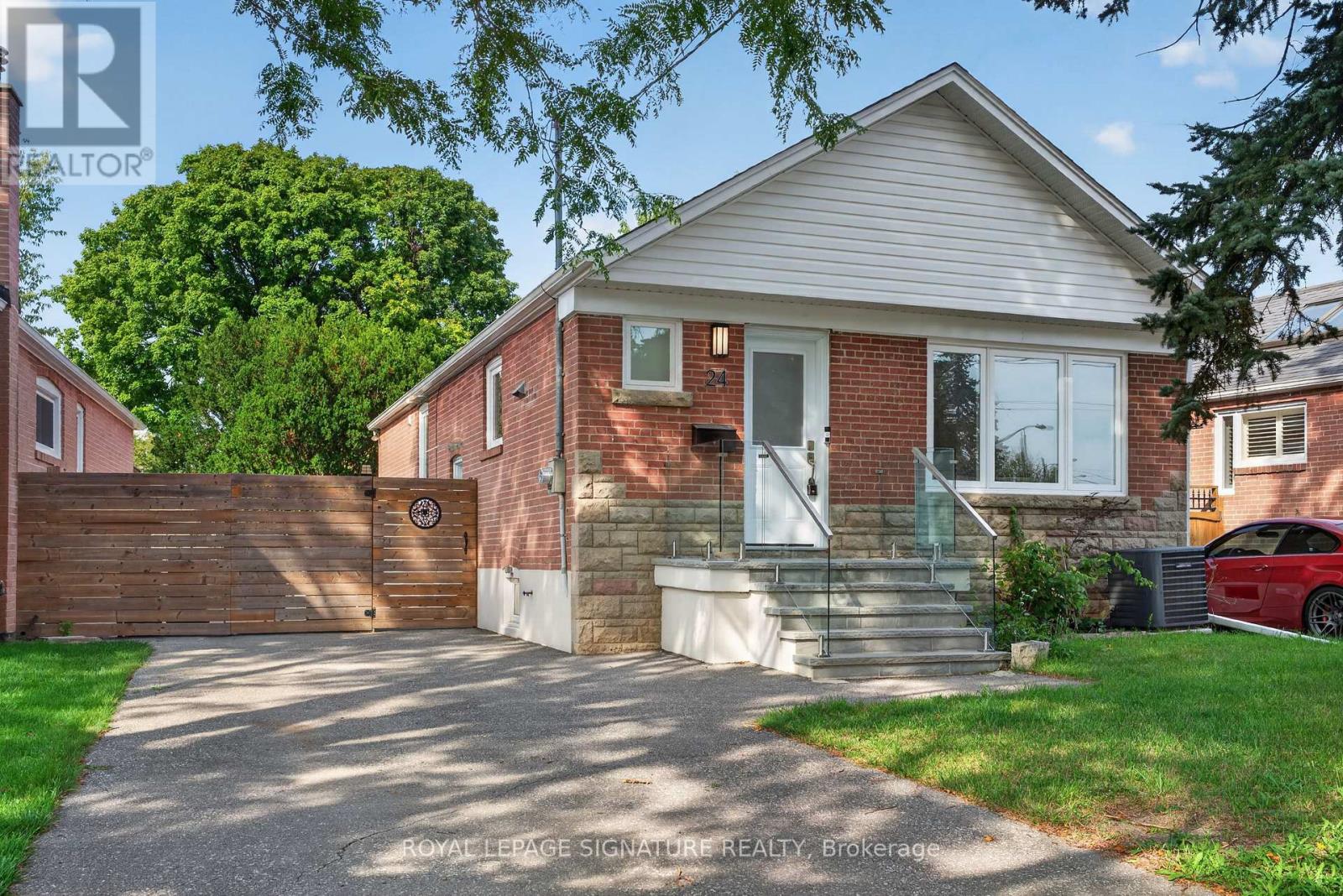 24 Glenshaw Crescent, Toronto, Ontario  M4B 2C9 - Photo 4 - E13719228