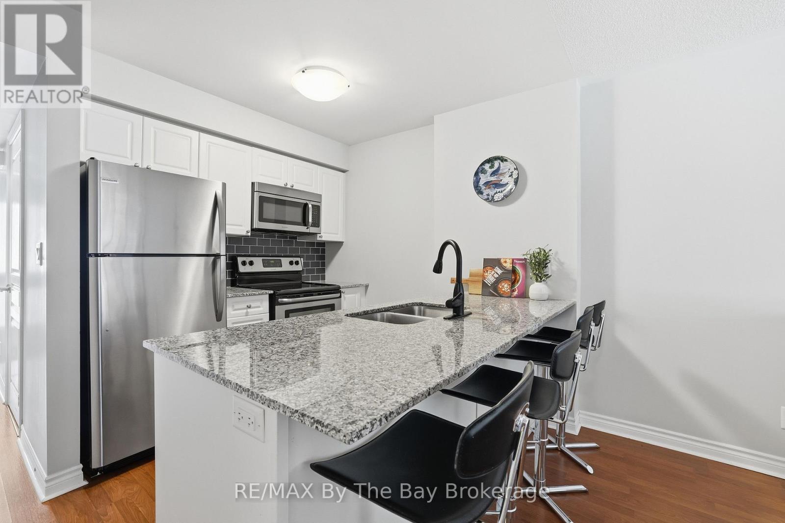 107 - 10 Brandy Lane Drive, Collingwood, Ontario  L9Y 0X4 - Photo 3 - S13719248