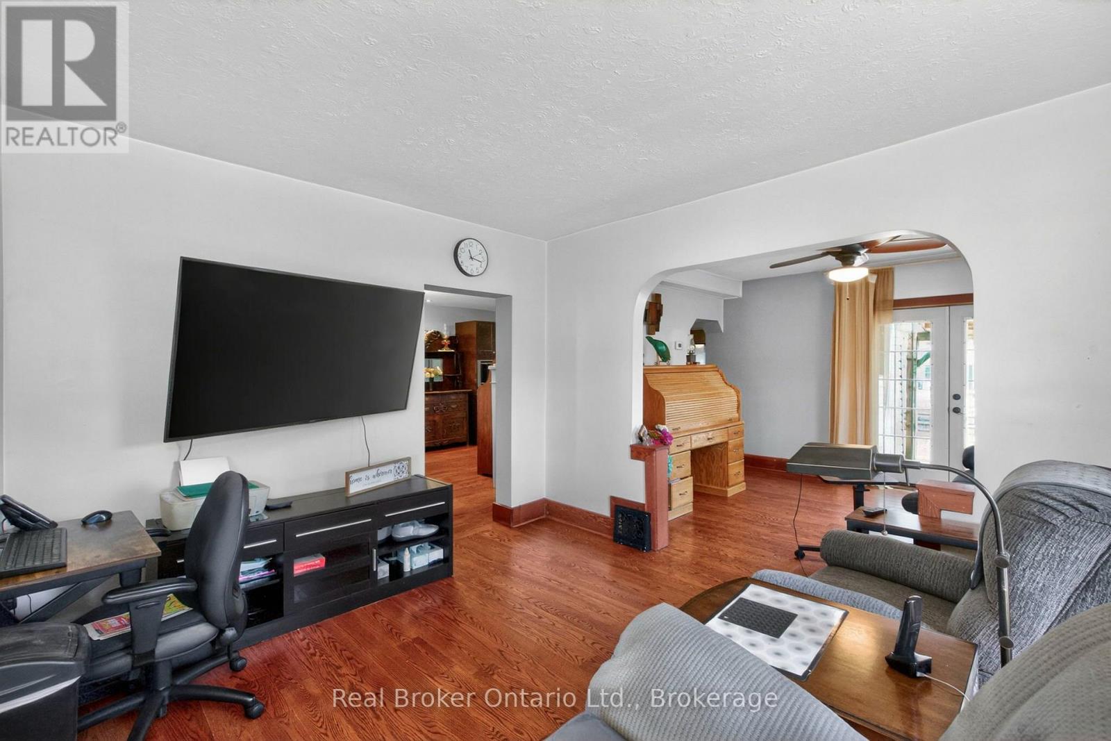 151 Main Street, Penetanguishene, Ontario  L9M 1L7 - Photo 12 - S13719278