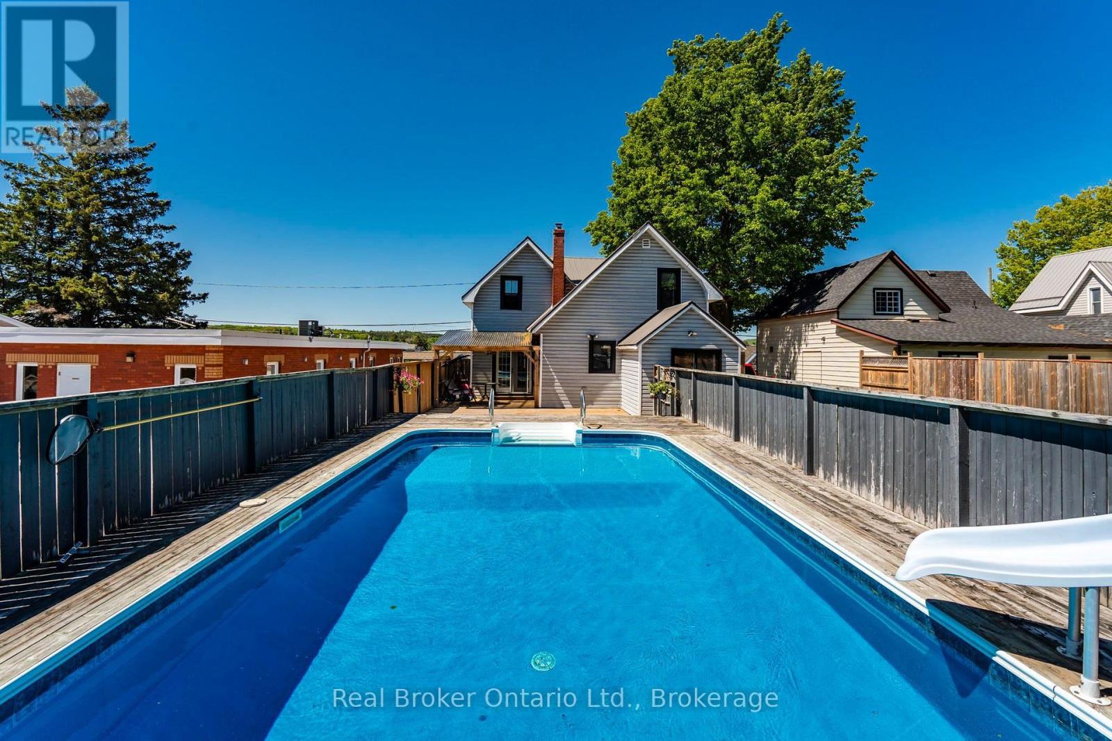 151 Main Street, Penetanguishene, Ontario  L9M 1L7 - Photo 24 - S13719278