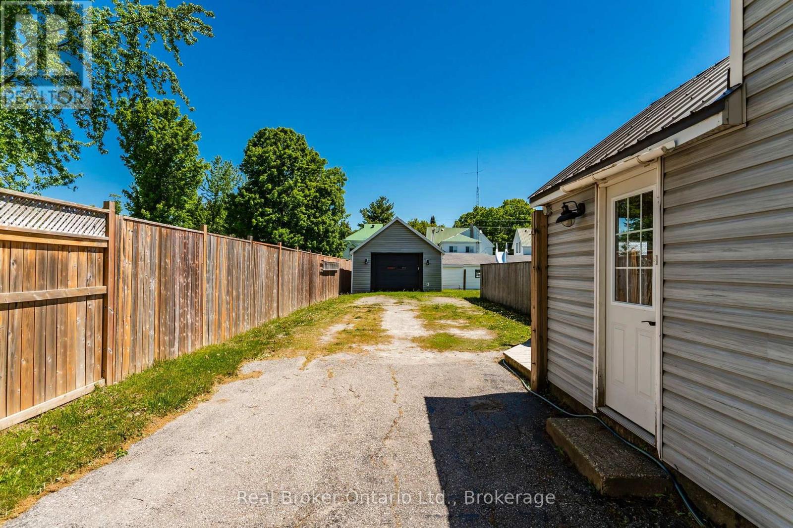 151 Main Street, Penetanguishene, Ontario  L9M 1L7 - Photo 25 - S13719278