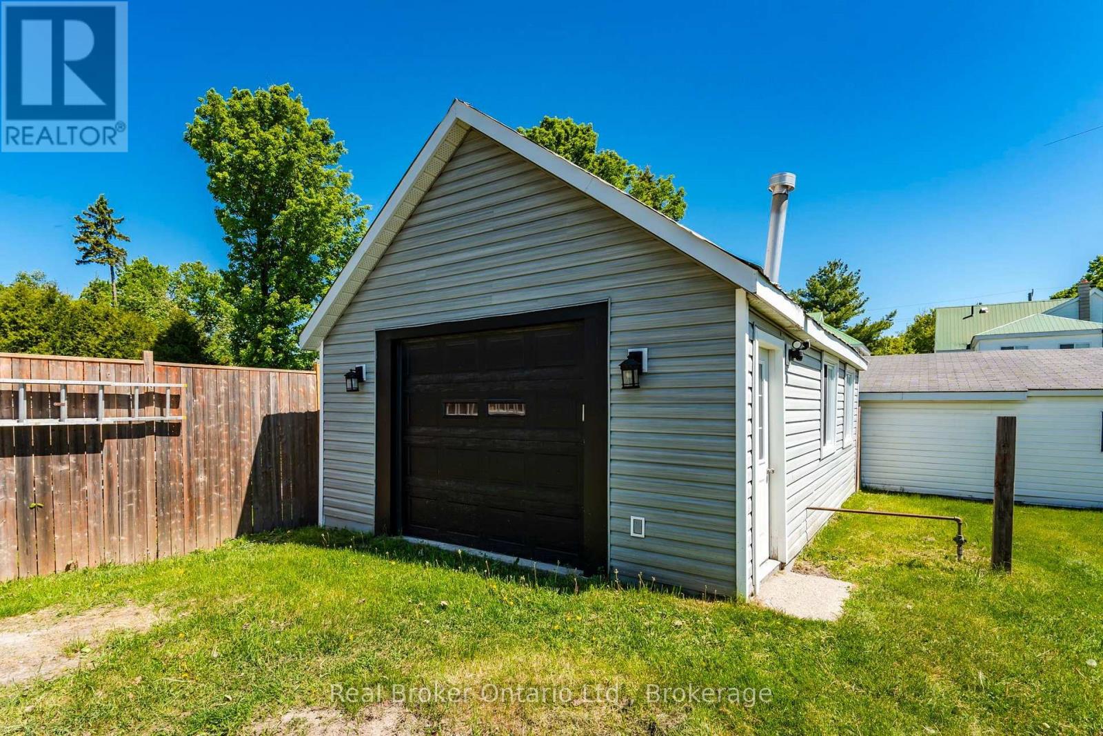 151 Main Street, Penetanguishene, Ontario  L9M 1L7 - Photo 3 - S13719278
