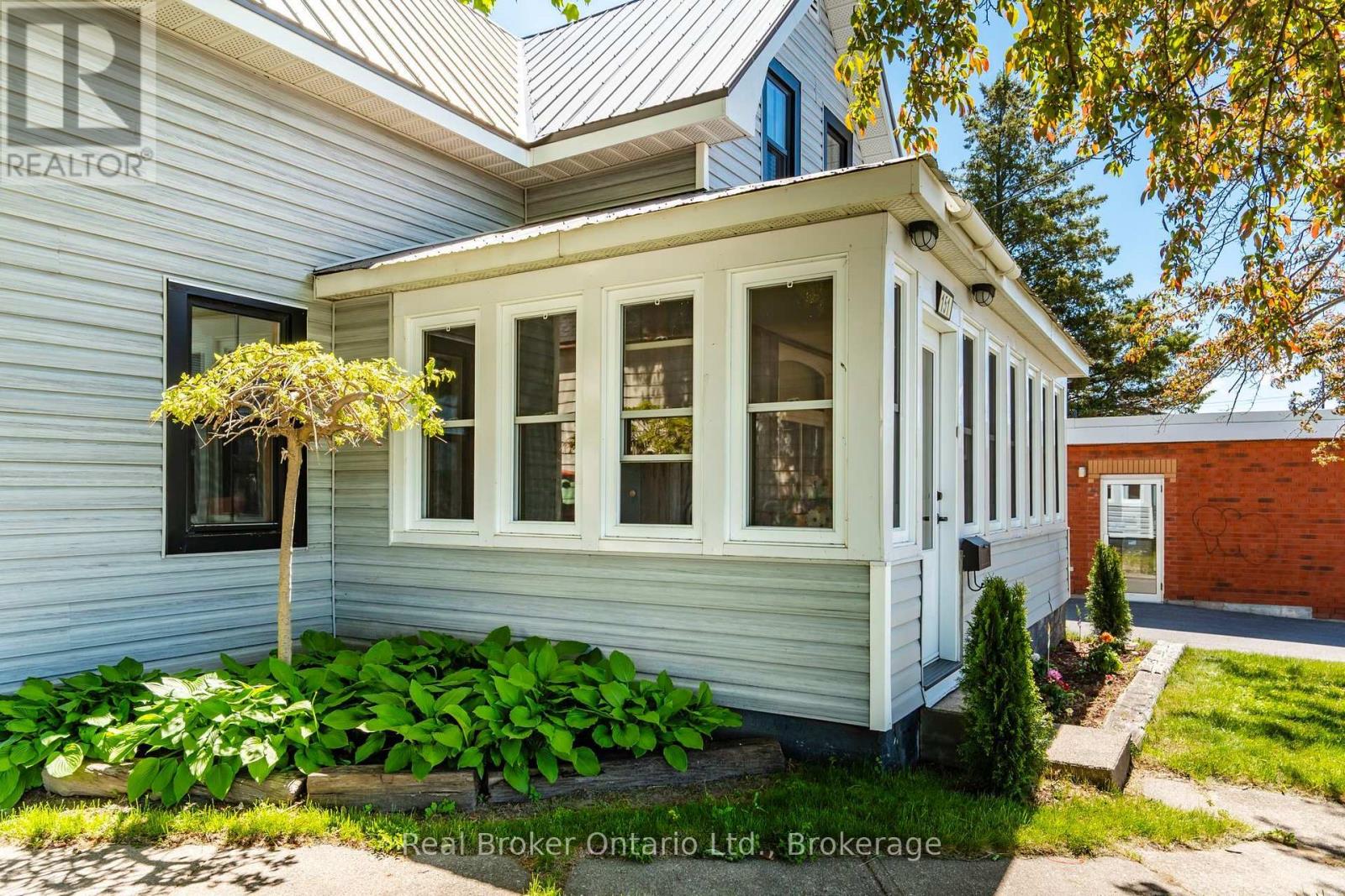 151 Main Street, Penetanguishene, Ontario  L9M 1L7 - Photo 5 - S13719278