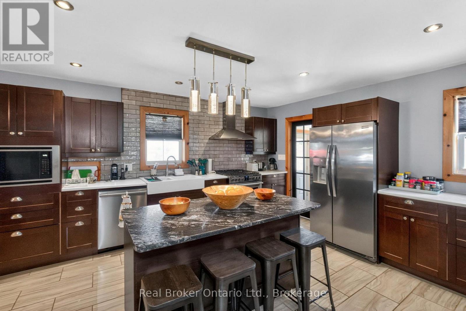 151 Main Street, Penetanguishene, Ontario  L9M 1L7 - Photo 8 - S13719278