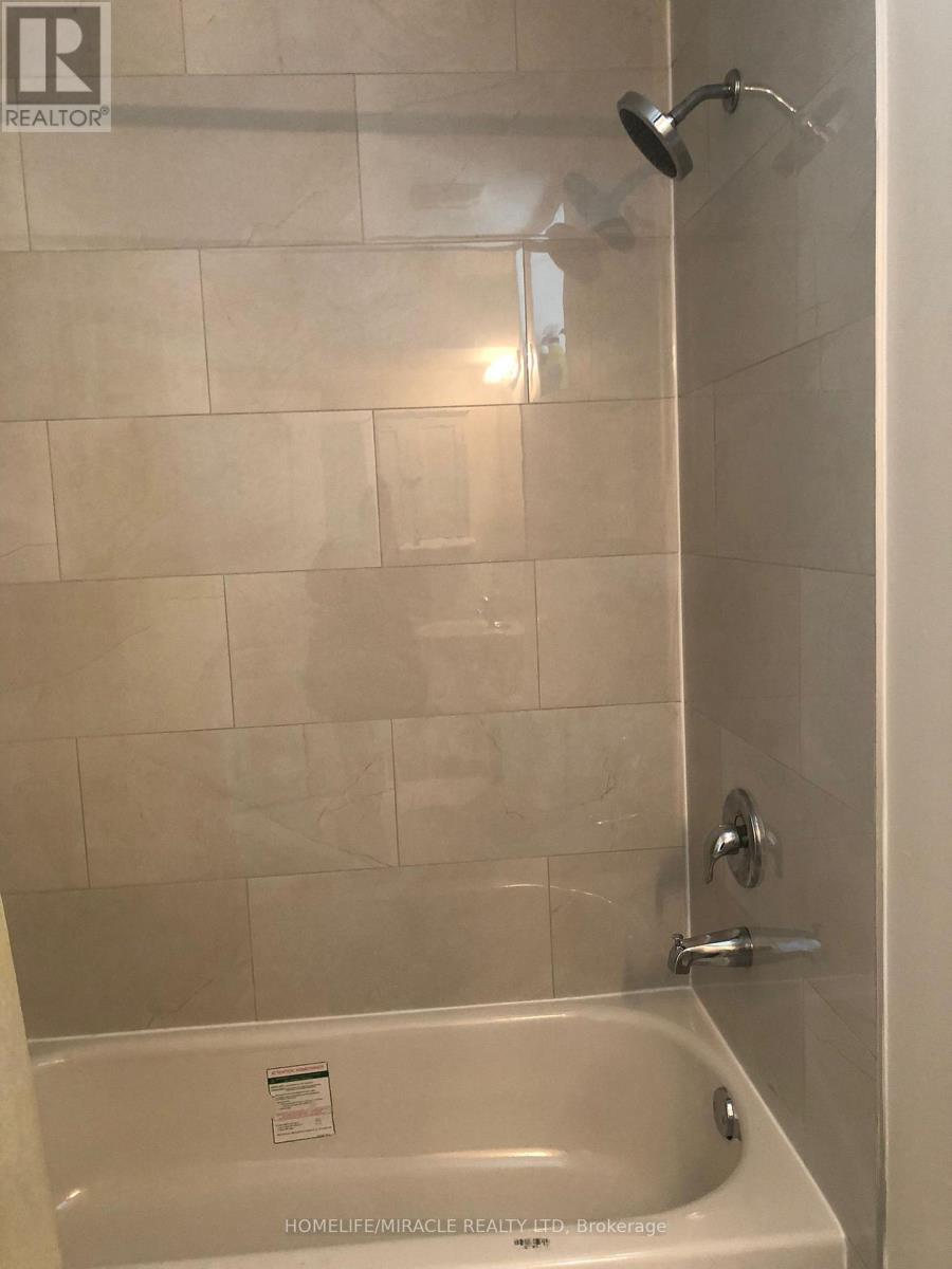 8 Arrowstone Court, Brampton, Ontario  L6R 3T5 - Photo 24 - W13719224