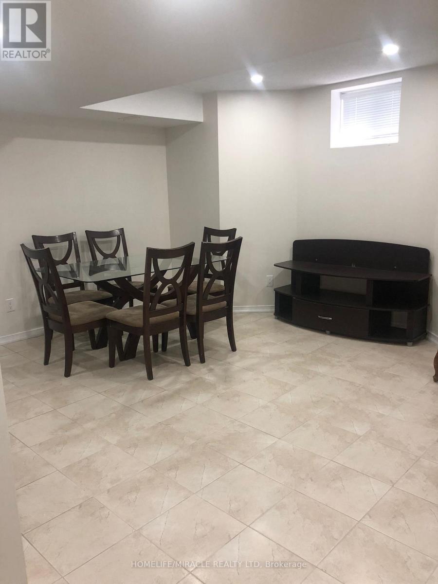 8 Arrowstone Court, Brampton, Ontario  L6R 3T5 - Photo 25 - W13719224