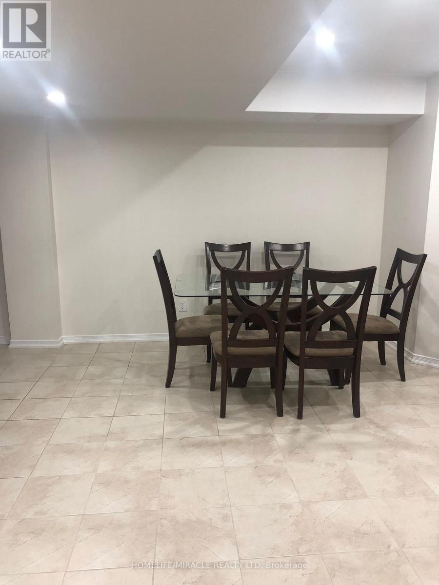 8 Arrowstone Court, Brampton, Ontario  L6R 3T5 - Photo 26 - W13719224