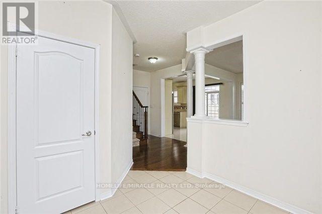 8 Arrowstone Court, Brampton, Ontario  L6R 3T5 - Photo 5 - W13719224