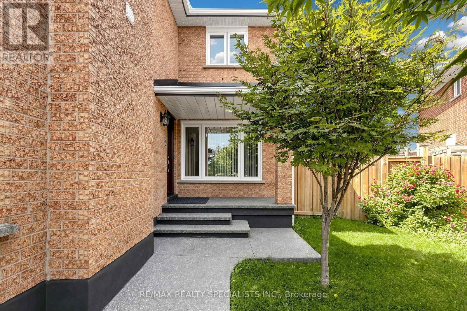 776 Savoy Crescent, Mississauga, Ontario  L5R 3C3 - Photo 3 - W13719270