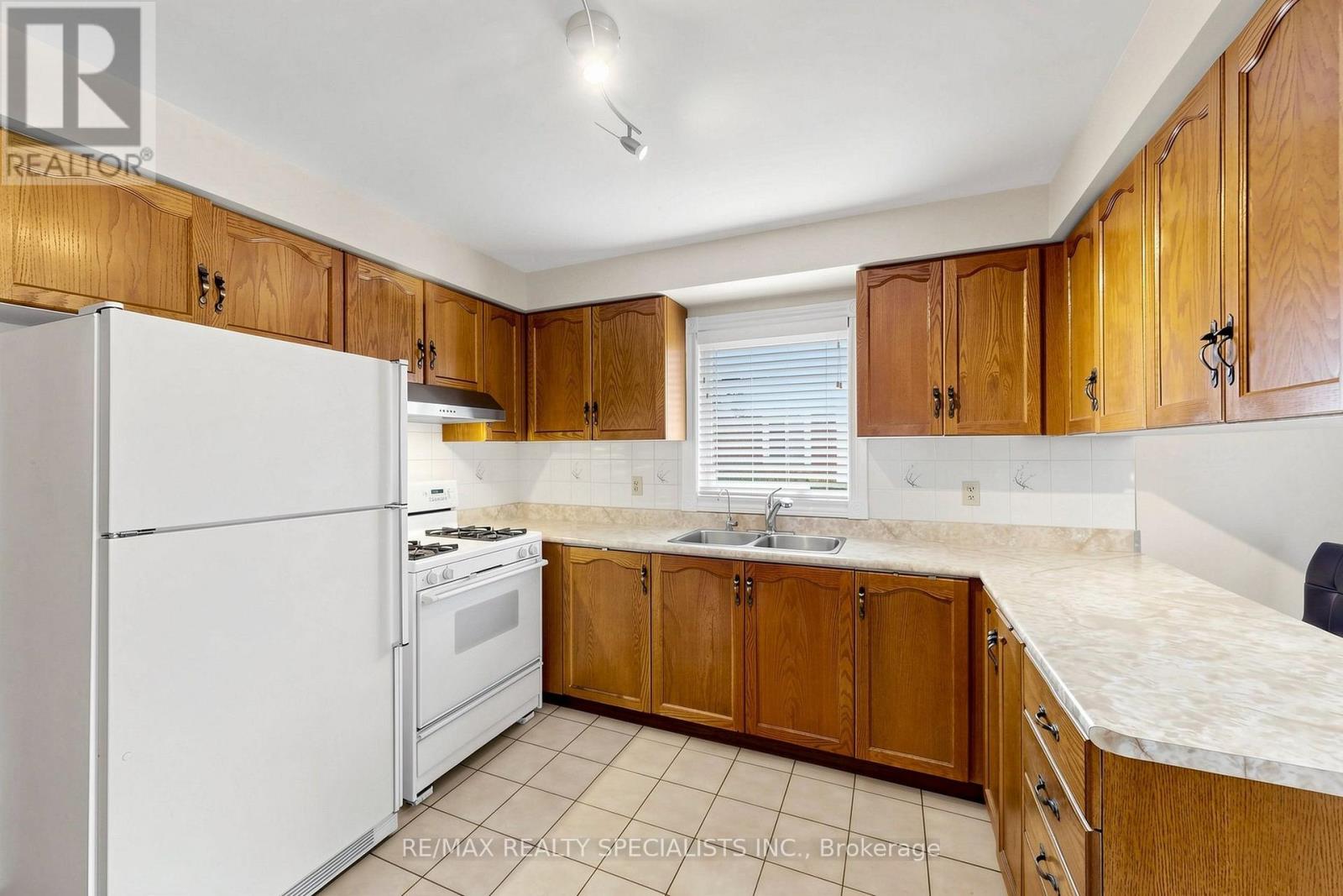 776 Savoy Crescent, Mississauga, Ontario  L5R 3C3 - Photo 8 - W13719270