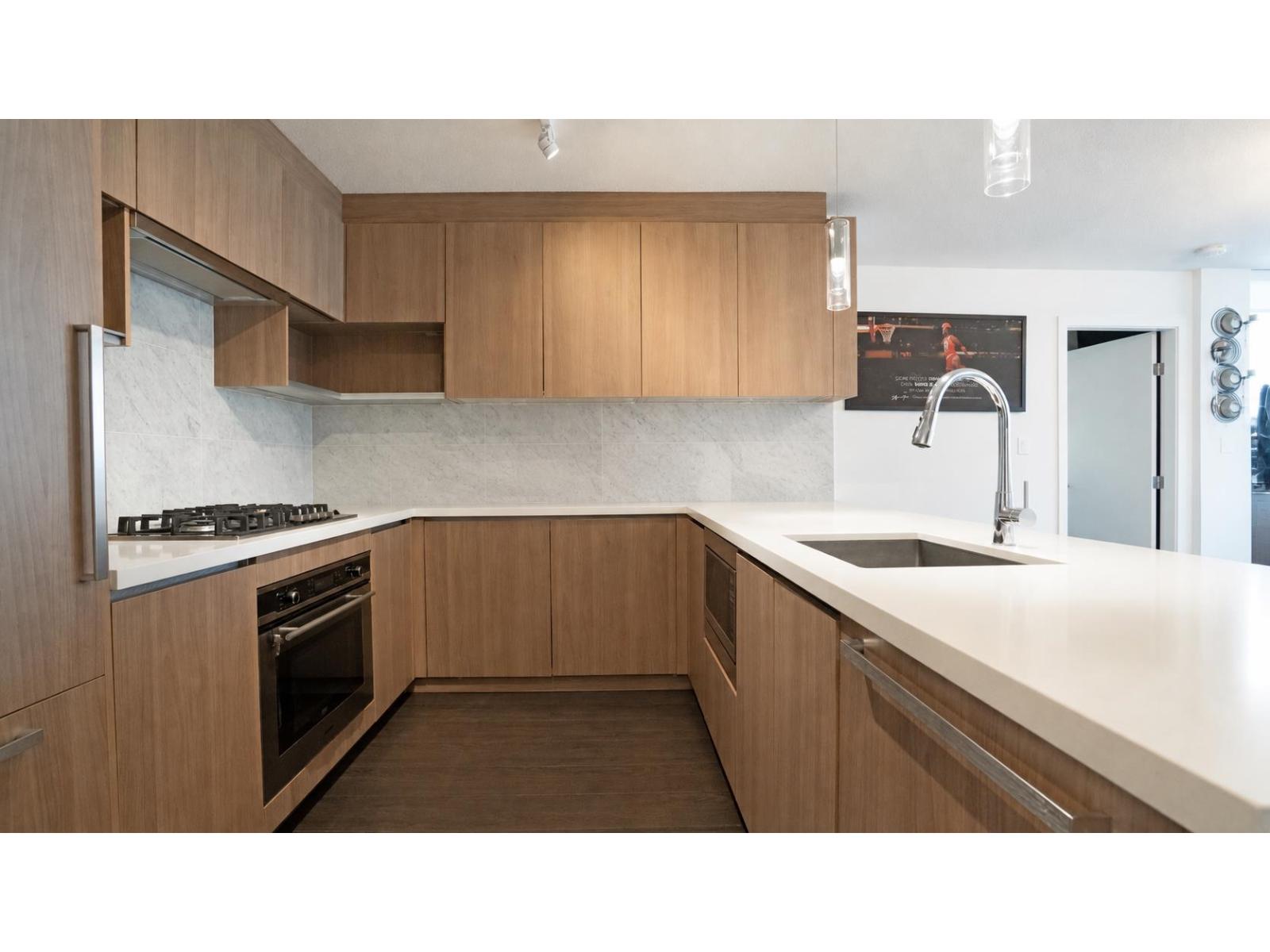 3706 13750 100 AVENUE, Surrey, British Columbia