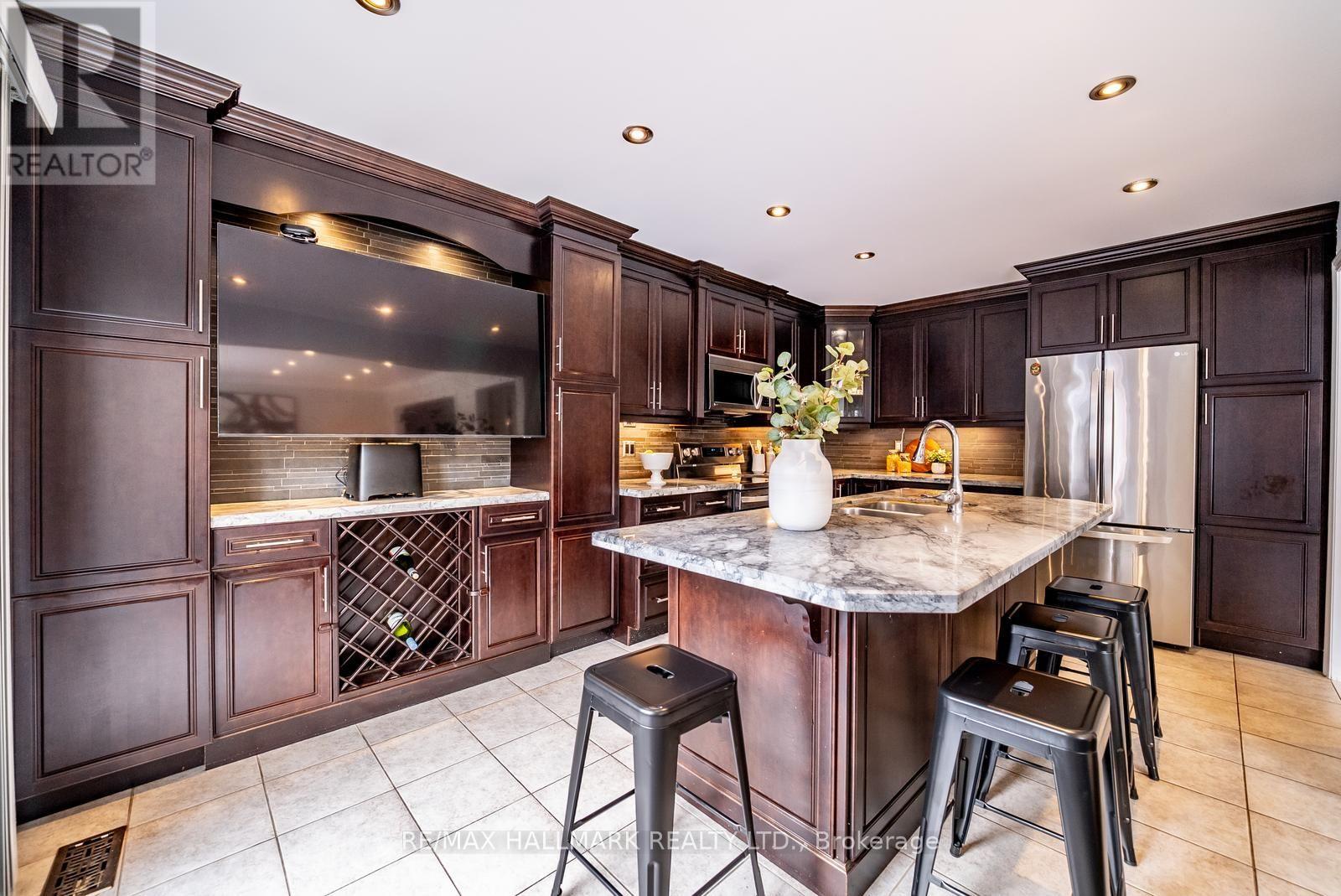 9 Flatbush Lane, Brampton, Ontario  L7A 2R6 - Photo 9 - W13558722