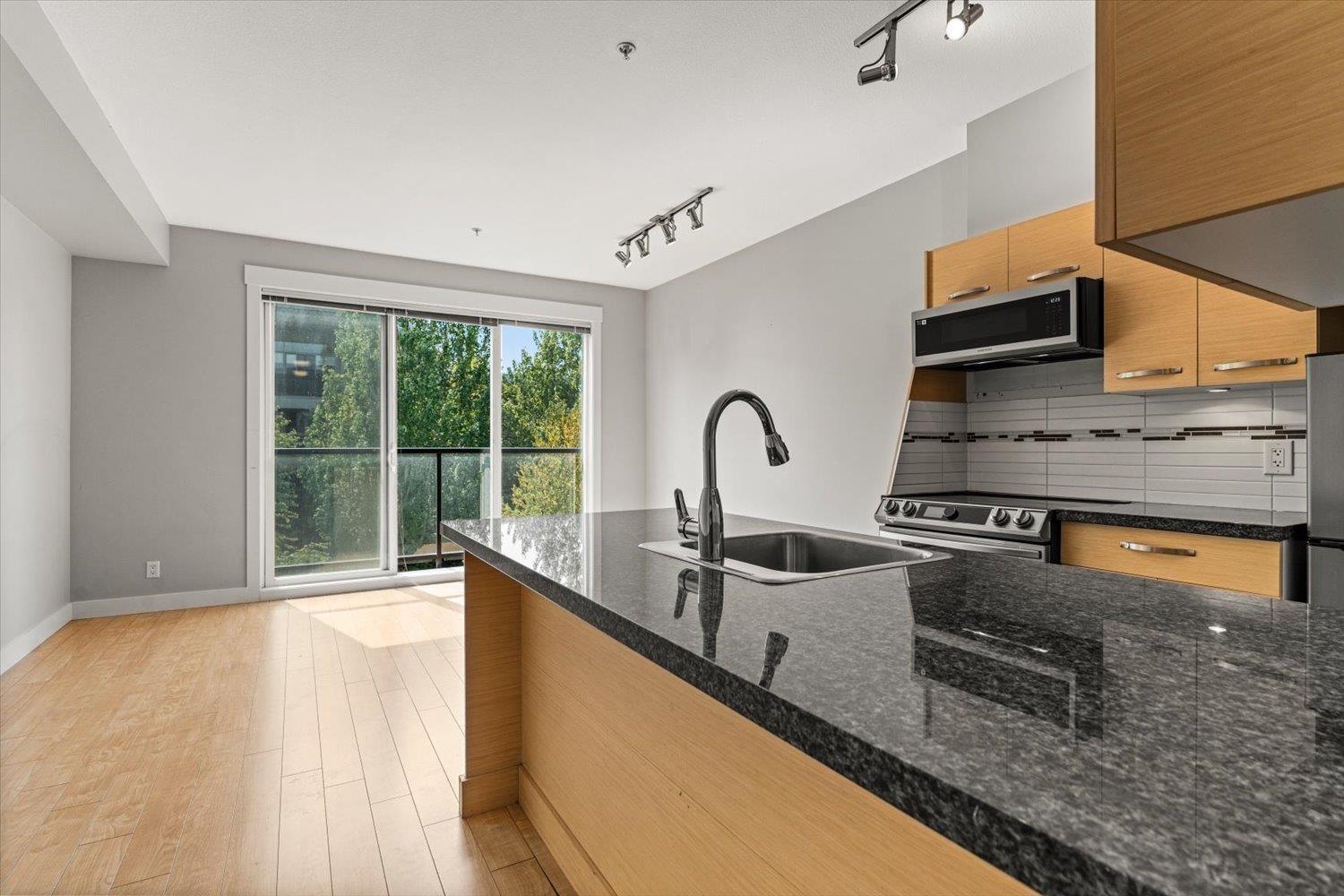 310 33539 Holland Avenue, Abbotsford, British Columbia V2S 0C6 - Photo 2 - R3155829