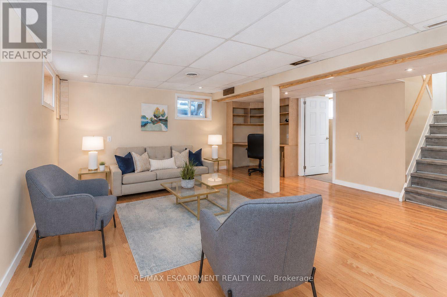274 East 38th Street, Hamilton, Ontario  L8V 4G3 - Photo 13 - X13719244