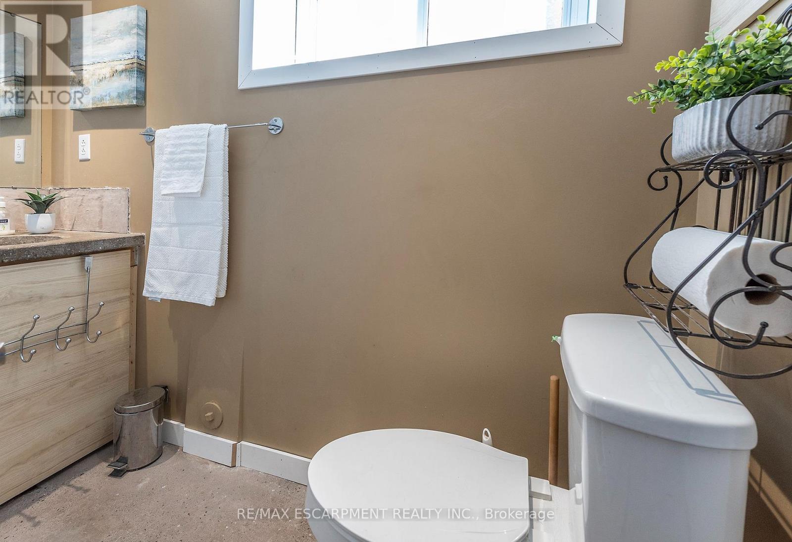274 East 38th Street, Hamilton, Ontario  L8V 4G3 - Photo 15 - X13719244