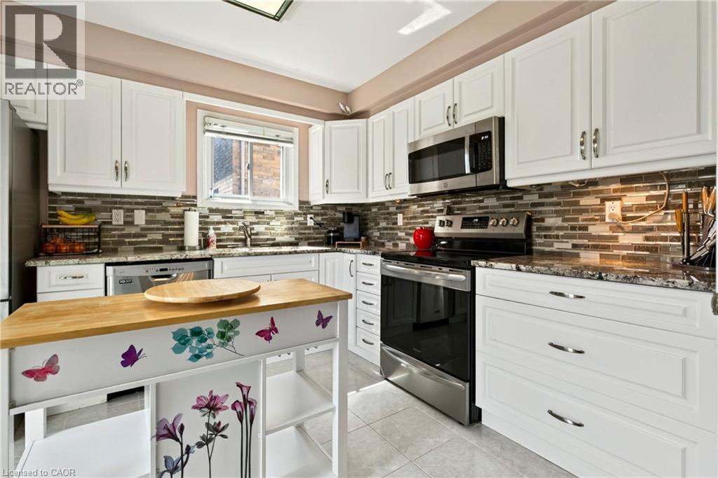 31 Grindstone Way, Hamilton, Ontario  L9H 7B7 - Photo 15 - 40858797