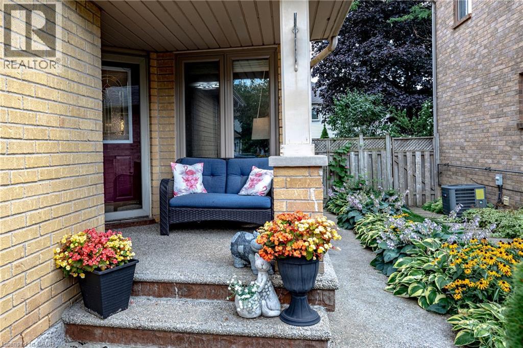 31 Grindstone Way, Hamilton, Ontario  L9H 7B7 - Photo 3 - 40858797
