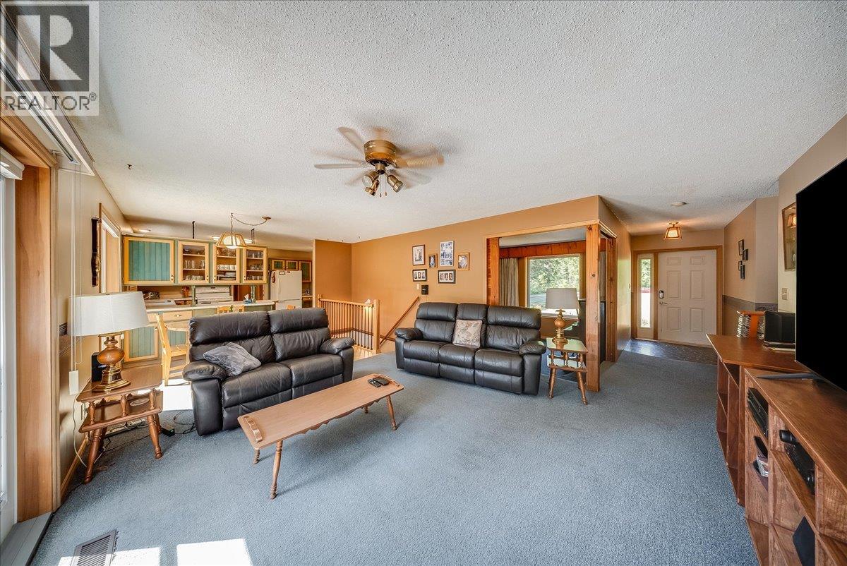 317 Rose Road, Salmo, British Columbia  V0G 1Z0 - Photo 4 - 10398764