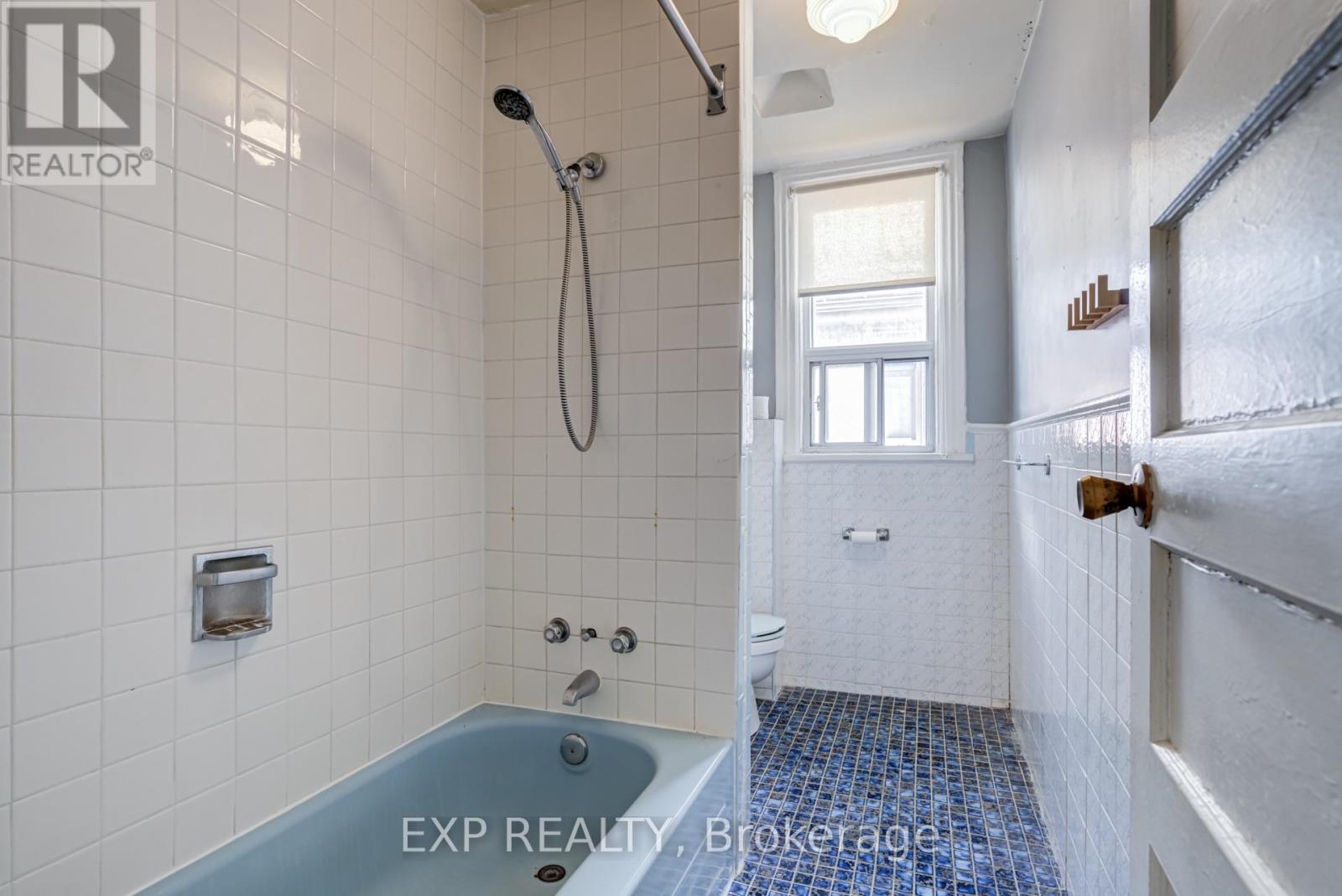 2nd & 3rd - 196 Beatrice Street, Toronto, Ontario  M6G 3G1 - Photo 11 - C13718474
