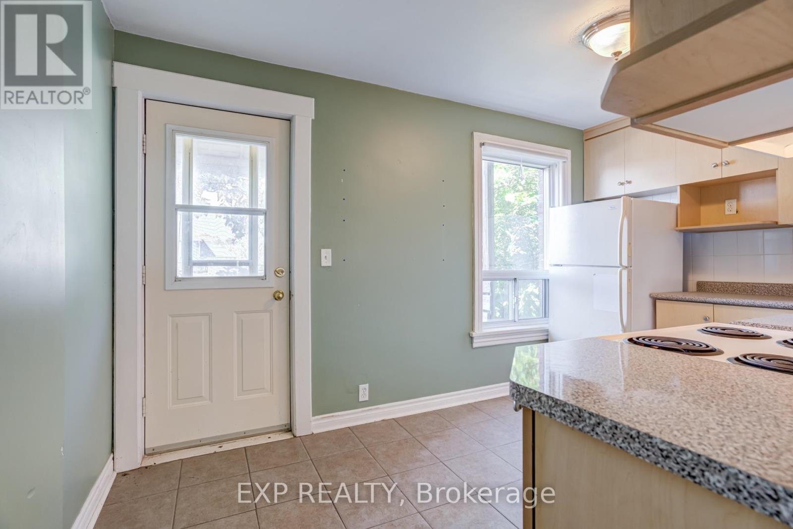 2nd & 3rd - 196 Beatrice Street, Toronto, Ontario  M6G 3G1 - Photo 2 - C13718474