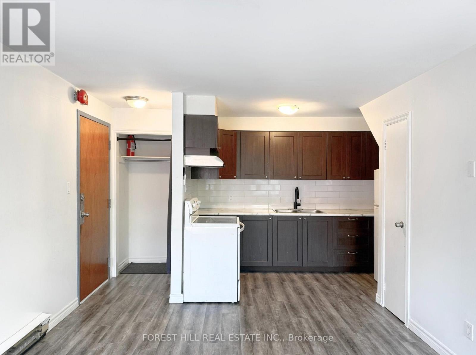 B - 422 Danforth Avenue, Toronto, Ontario  M4K 1P3 - Photo 2 - E13684736