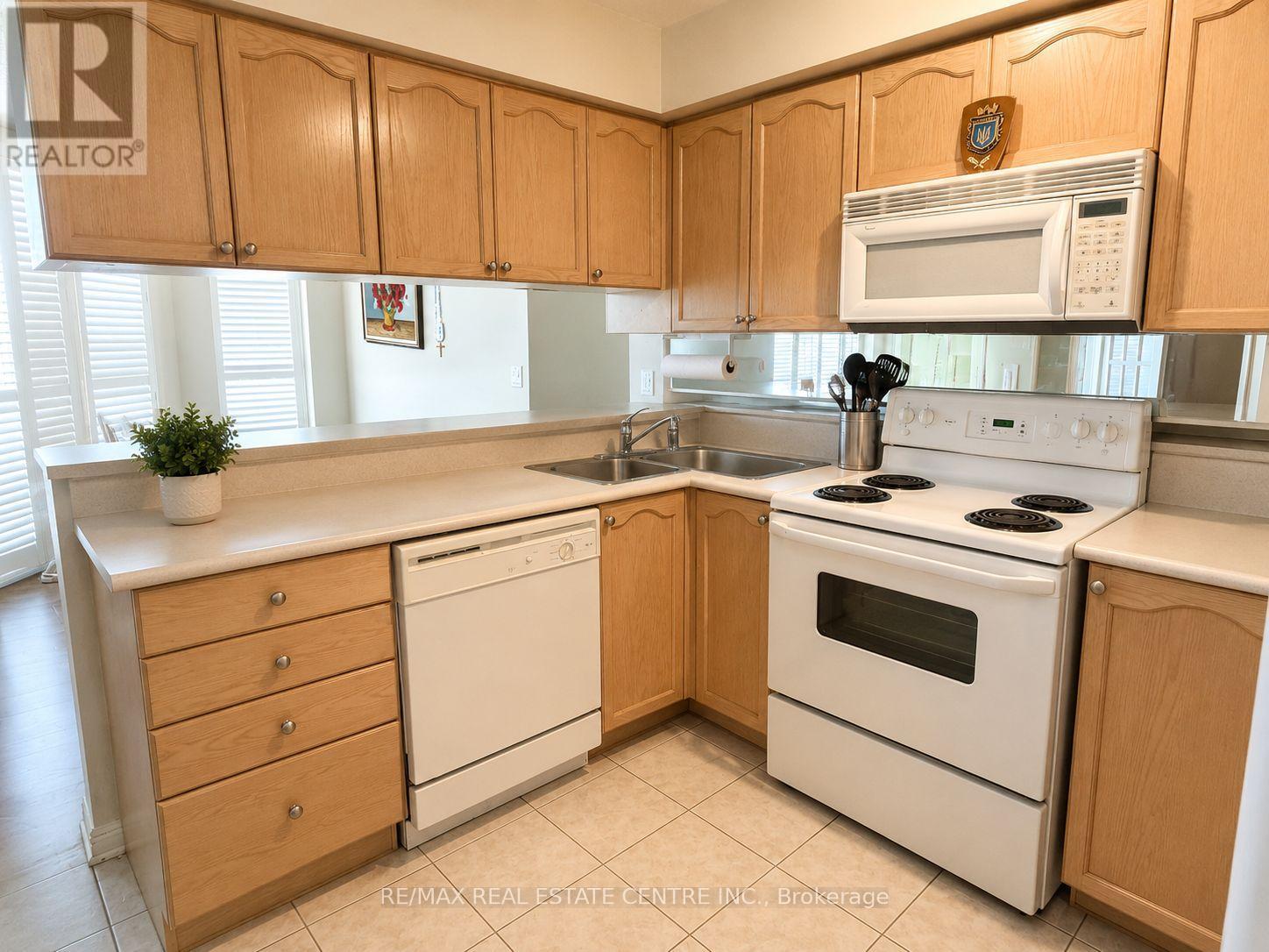 302 - 1140 Parkwest Place, Mississauga, Ontario  L5E 3K9 - Photo 9 - W13626222
