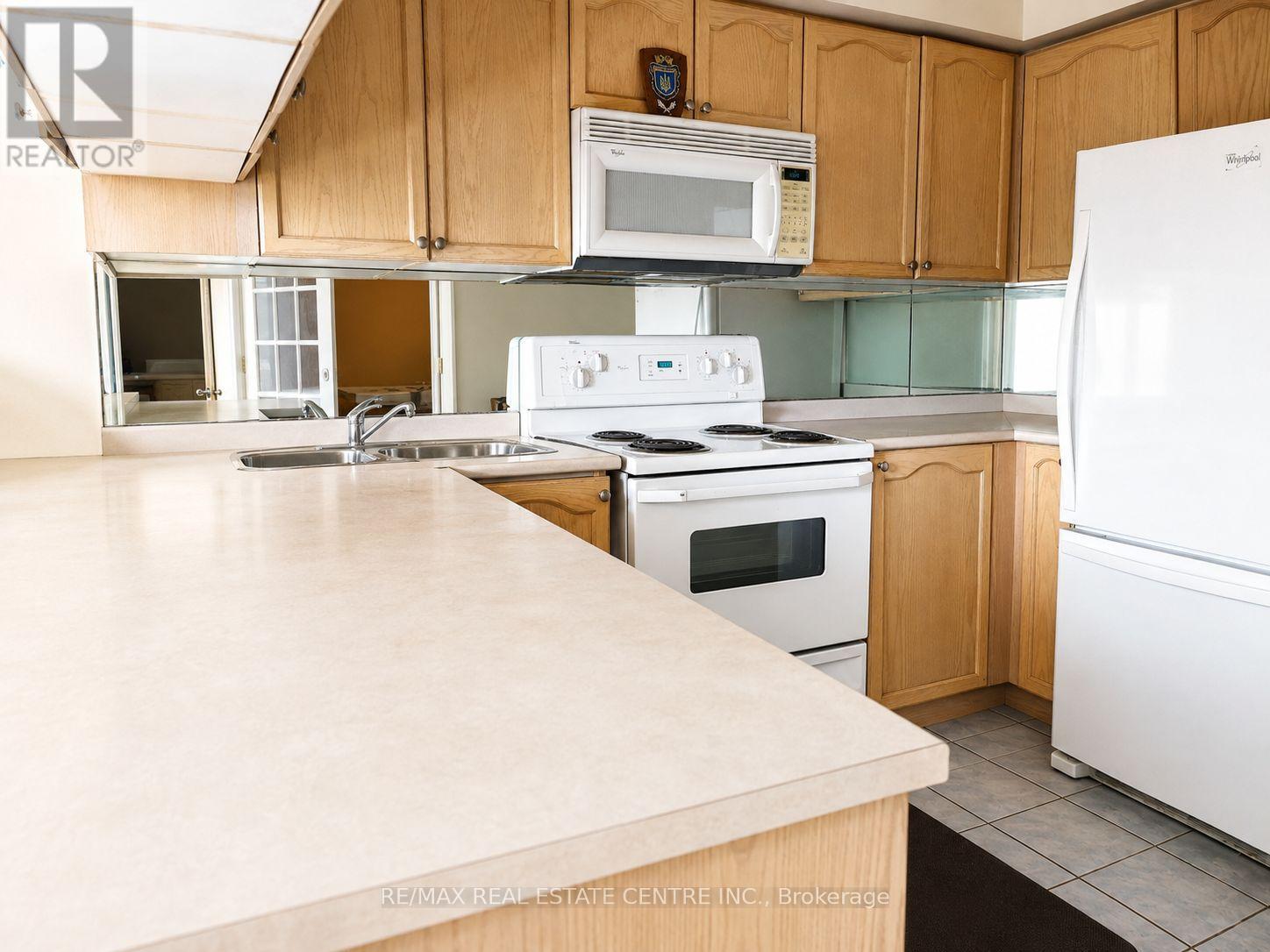 302 - 1140 Parkwest Place, Mississauga, Ontario  L5E 3K9 - Photo 8 - W13626222
