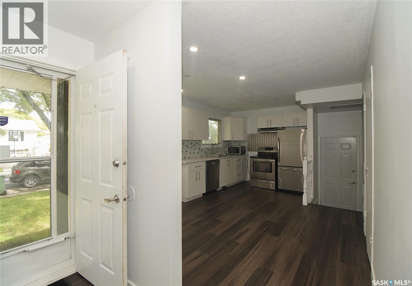 61 Bannister Avenue, Regina, Saskatchewan  S4R 5K8 - Photo 5 - SK046798
