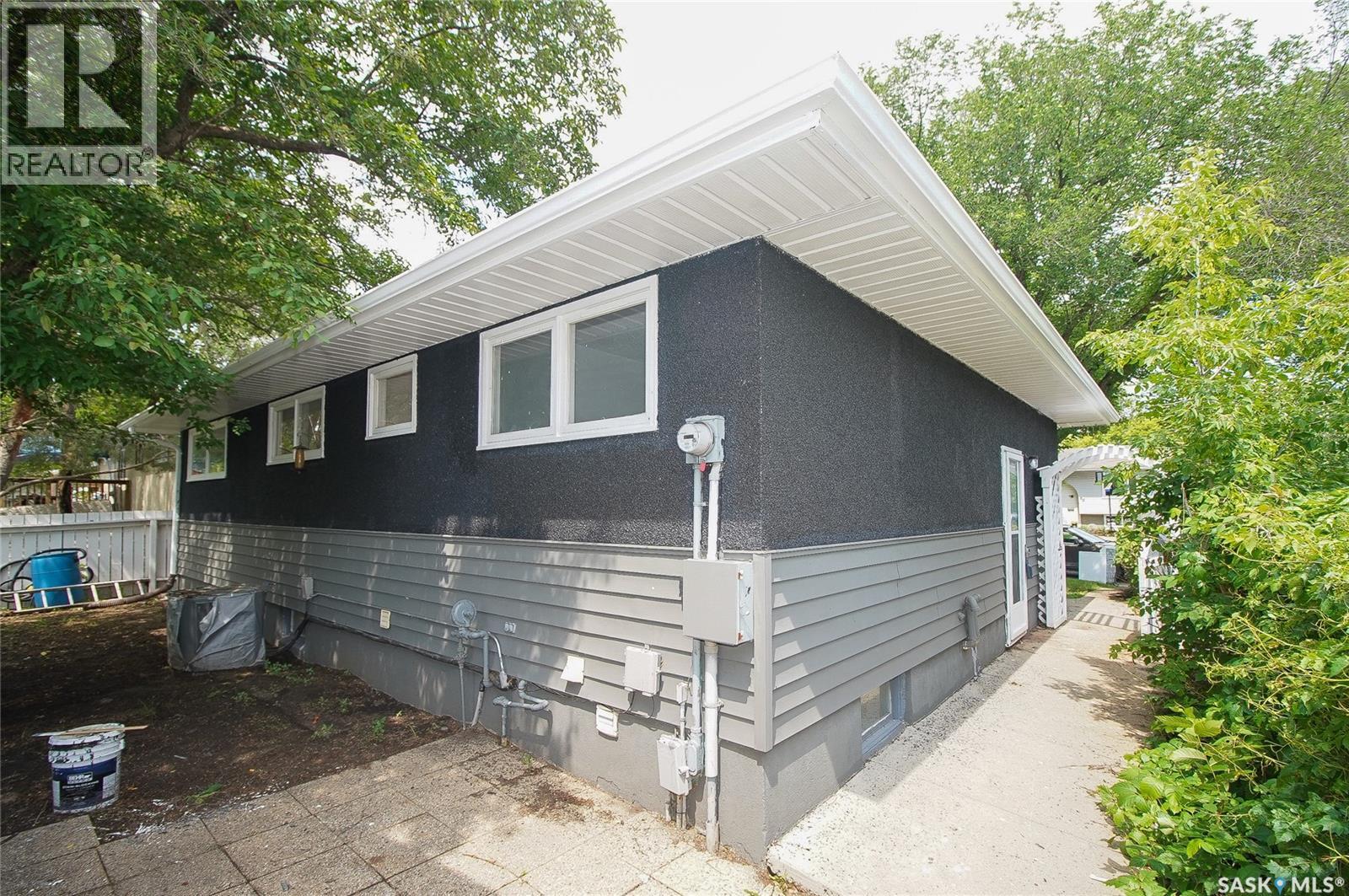 61 Bannister Avenue, Regina, Saskatchewan  S4R 5K8 - Photo 4 - SK046798