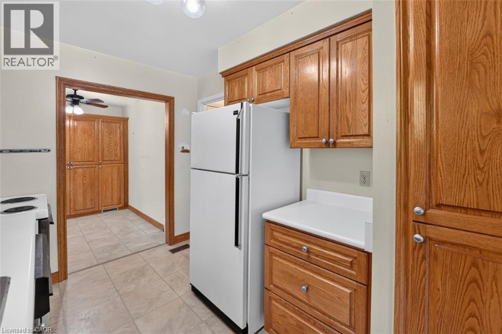 4193 Regent Court, Beamsville, Ontario  L3J 0N4 - Photo 6 - 40849167