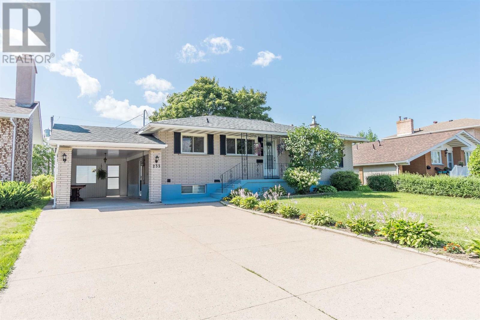 233 Grand Blvd, Sault Ste. Marie, Ontario  P6B 4S9 - Photo 3 - SM262338
