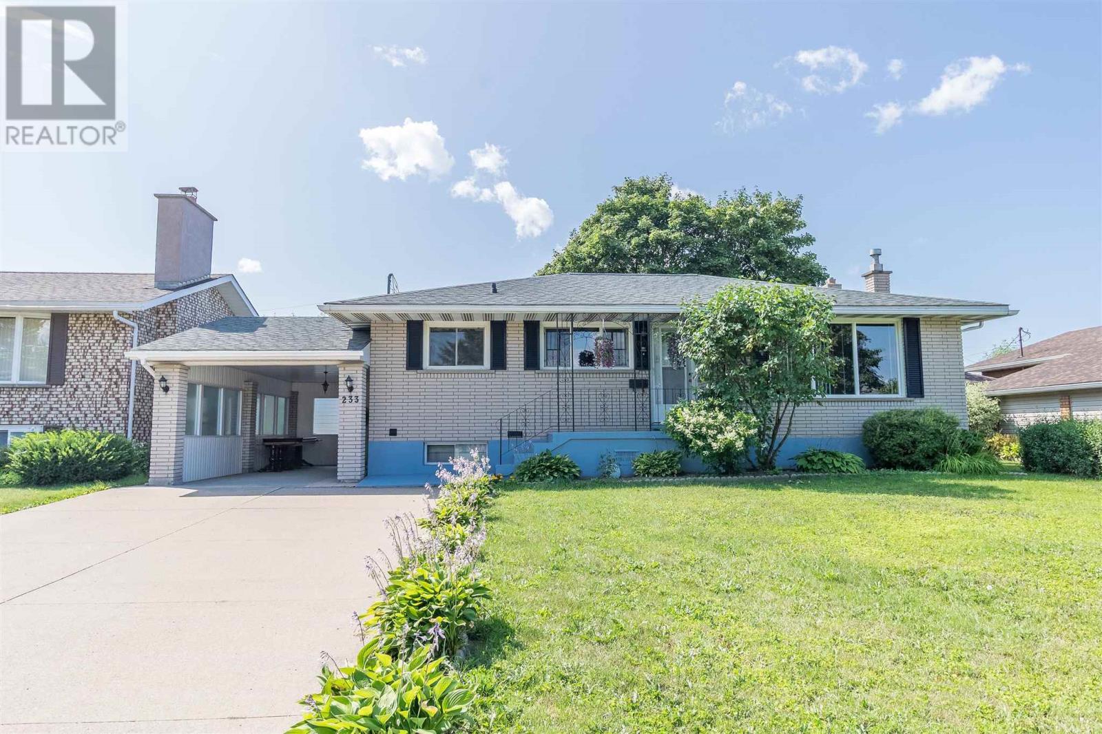 233 Grand BLVD, Sault Ste. Marie, Ontario