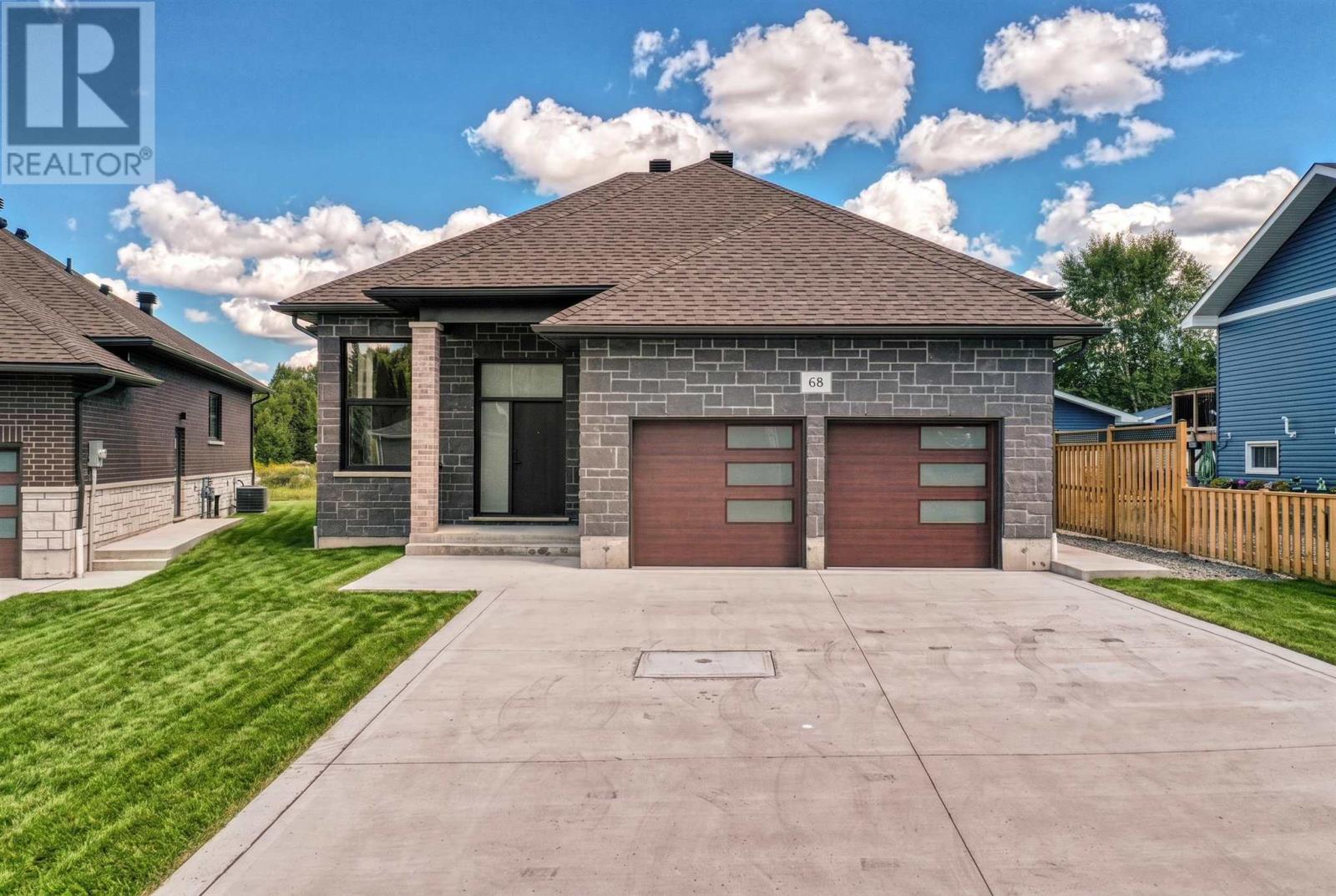 68 McLaren CRES, Elliot Lake, Ontario