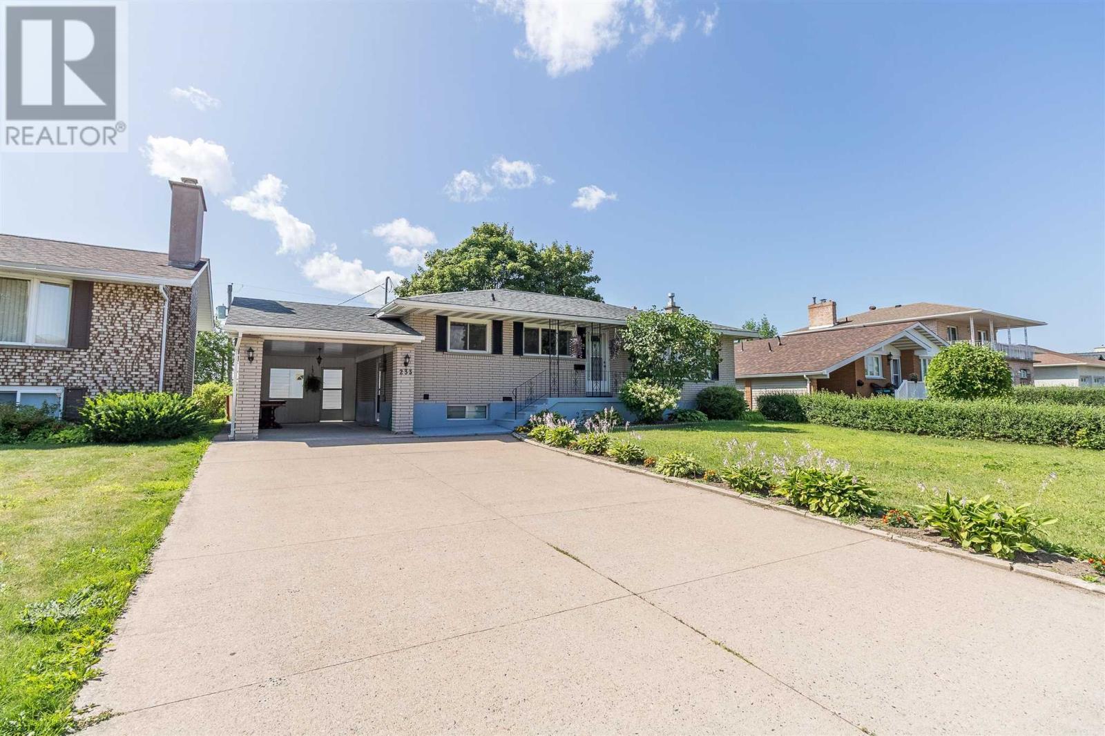 233 Grand Blvd, Sault Ste. Marie, Ontario  P6B 4S9 - Photo 4 - SM262338