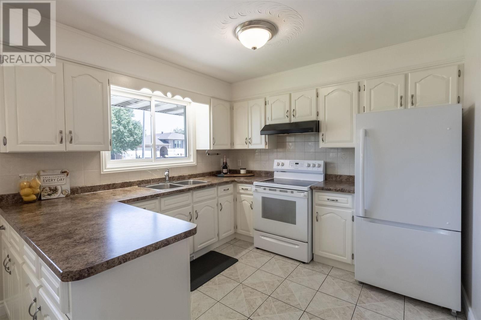 233 Grand Blvd, Sault Ste. Marie, Ontario  P6B 4S9 - Photo 5 - SM262338