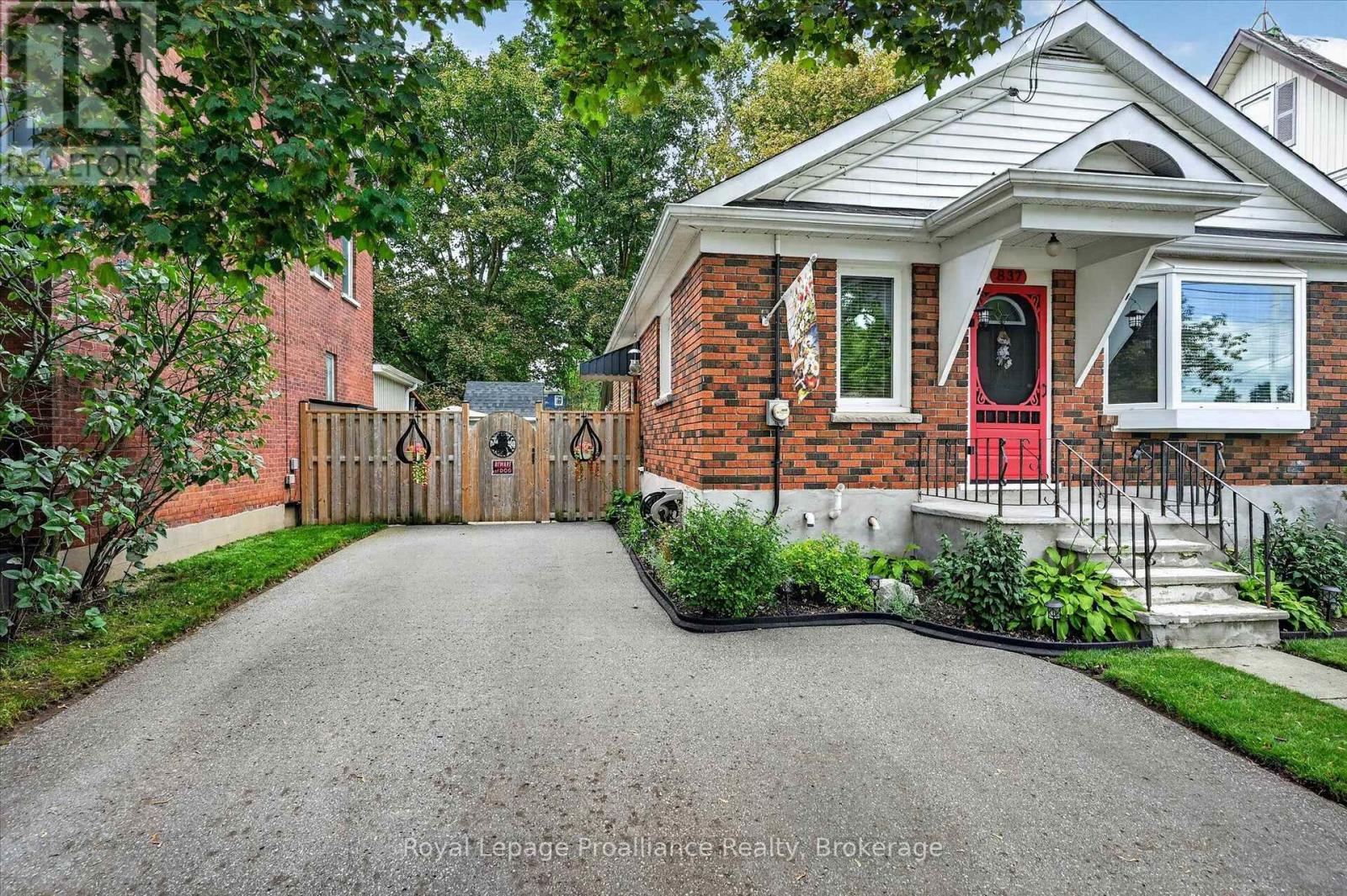 837 SHERBURNE STREET, Peterborough, Ontario