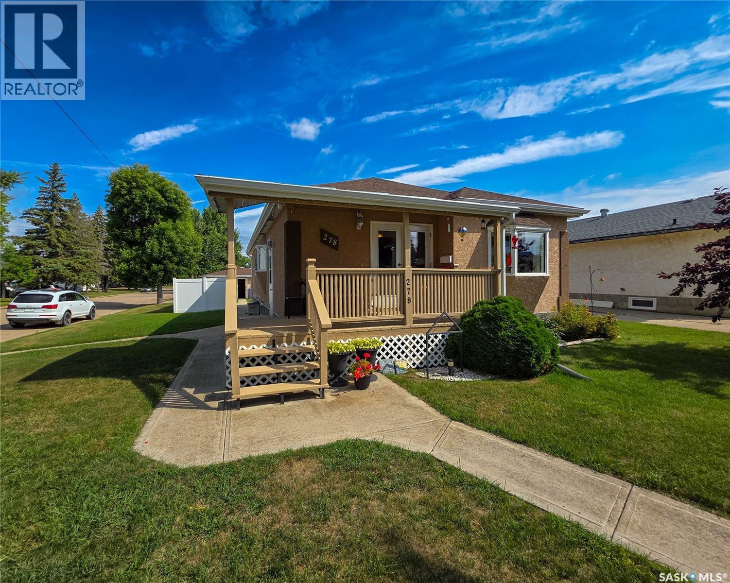 278 9th Avenue W, Melville, Saskatchewan  S0A 2P0 - Photo 2 - SK046622