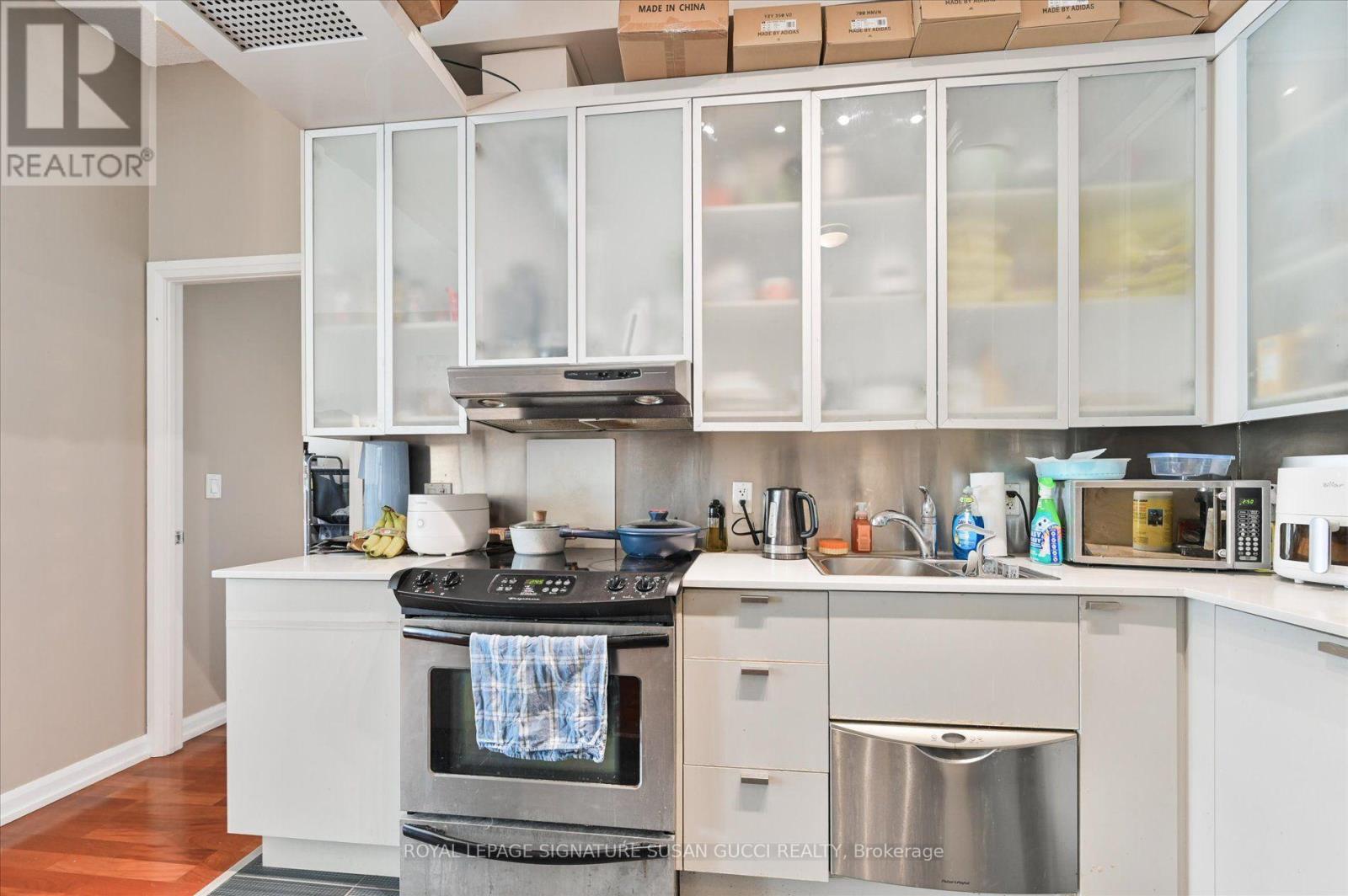 1825 - 111 Elizabeth Street, Toronto, Ontario  M5G 1P7 - Photo 13 - C13719320
