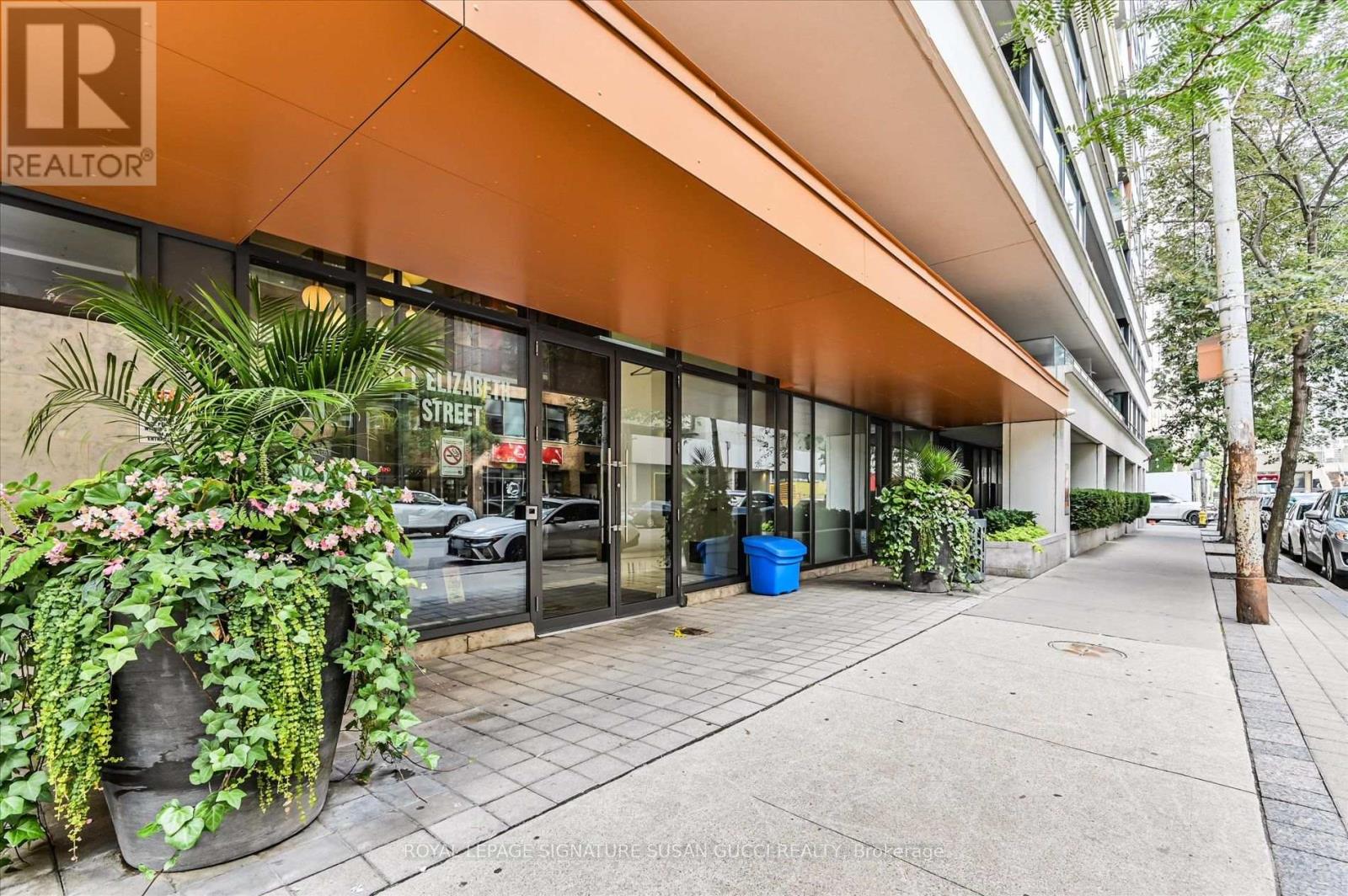 1825 - 111 Elizabeth Street, Toronto, Ontario  M5G 1P7 - Photo 2 - C13719320