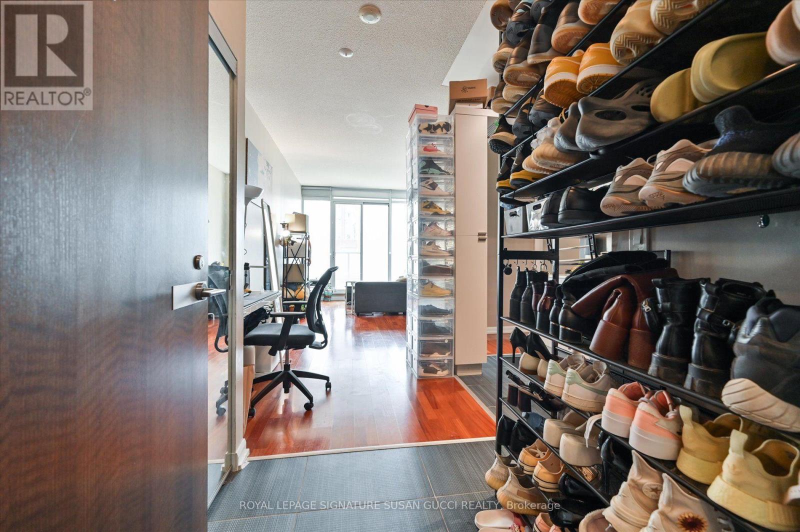 1825 - 111 Elizabeth Street, Toronto, Ontario  M5G 1P7 - Photo 4 - C13719320
