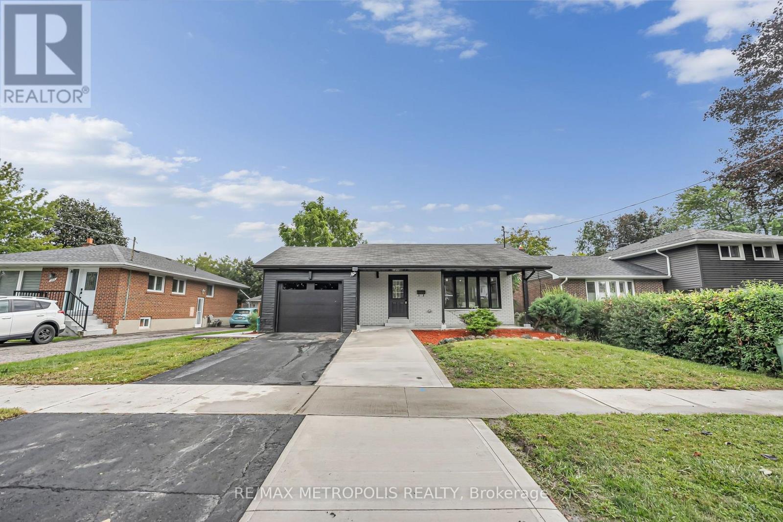 205 CLEMENCE AVENUE, Whitby, Ontario