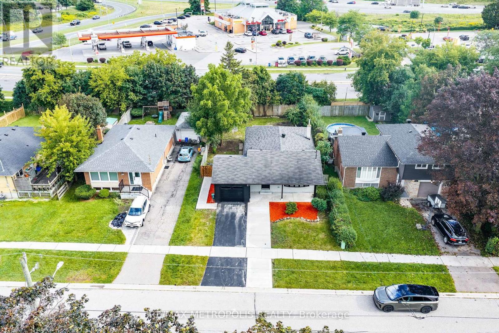 205 Clemence Avenue, Whitby, Ontario  L1N 1E7 - Photo 4 - E13719460
