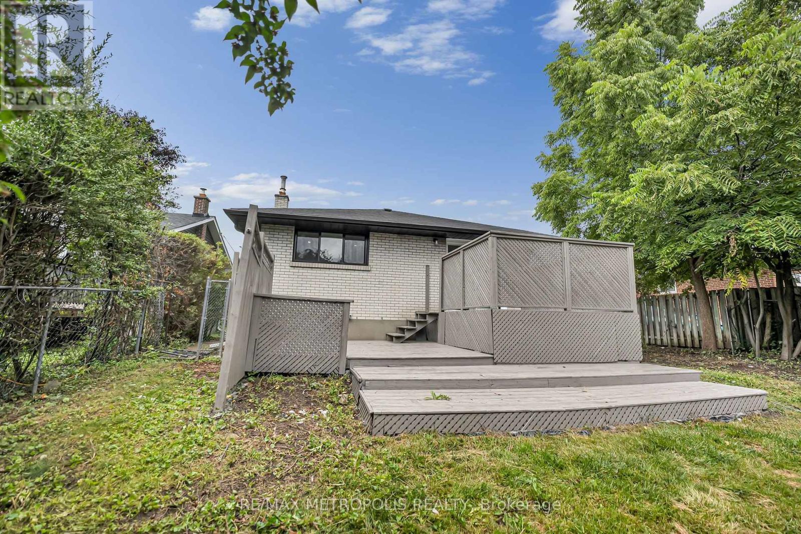 205 Clemence Avenue, Whitby, Ontario  L1N 1E7 - Photo 44 - E13719460