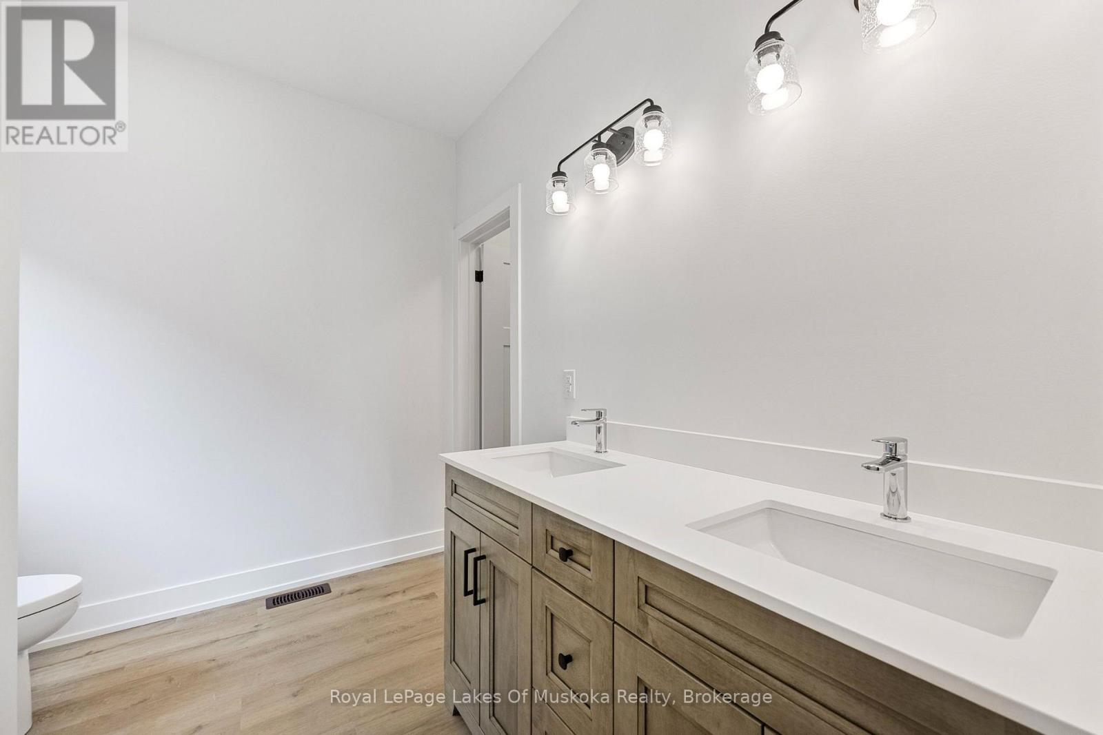 37 Harold Avenue, Severn (Coldwater), Ontario  L0K 1E0 - Photo 8 - S13719400