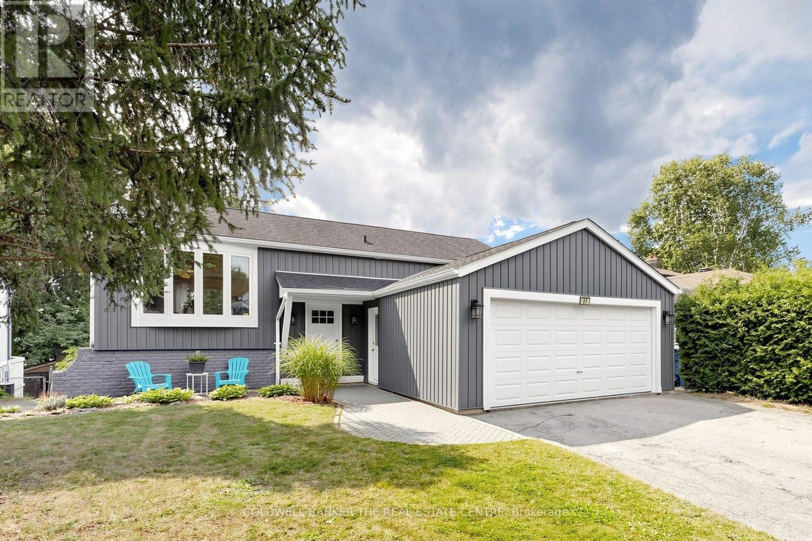 17 Blackstone Court — photo 1