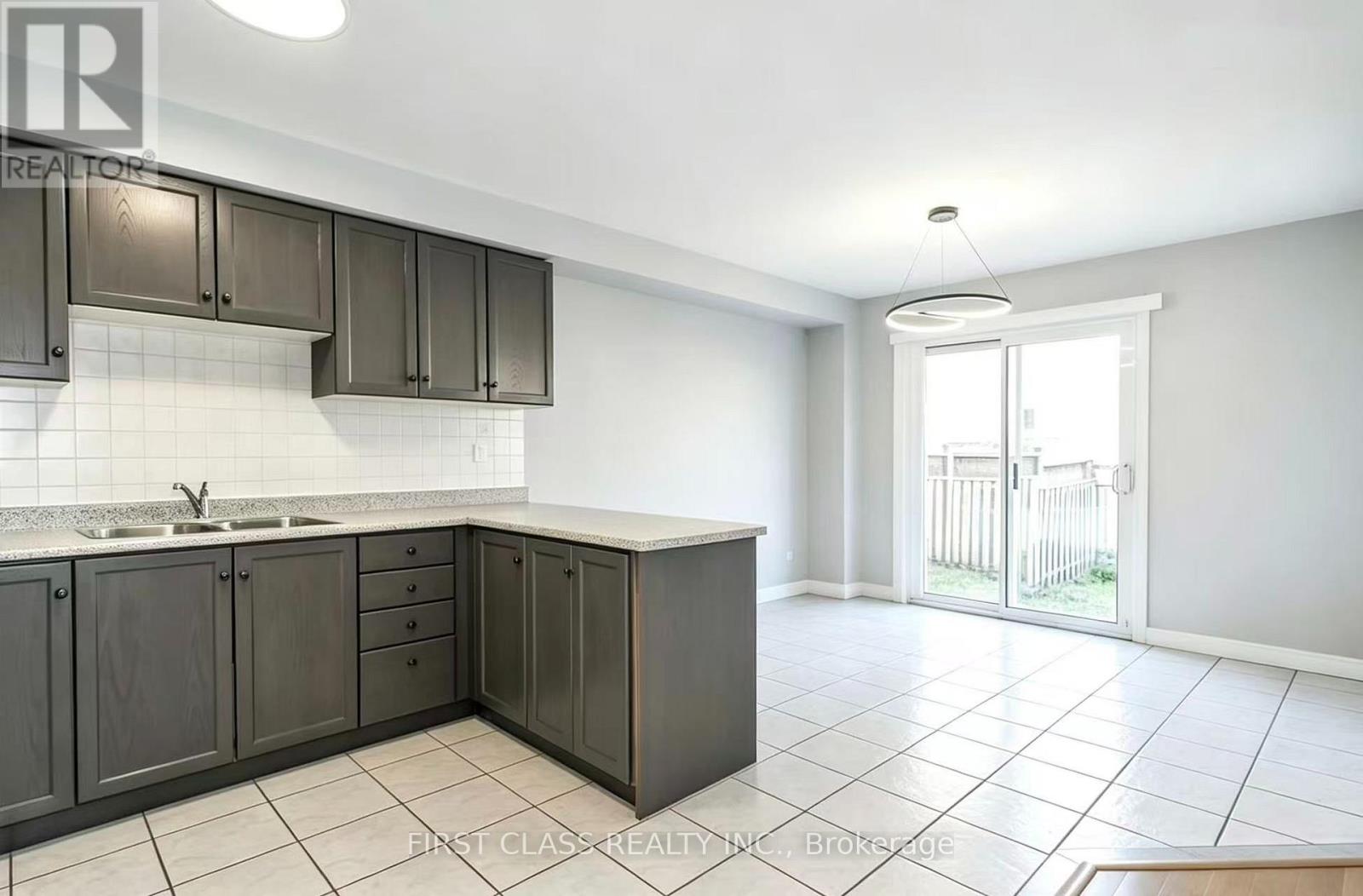 77 Sunway Square, Markham, Ontario  L3P 7X5 - Photo 3 - N13719412