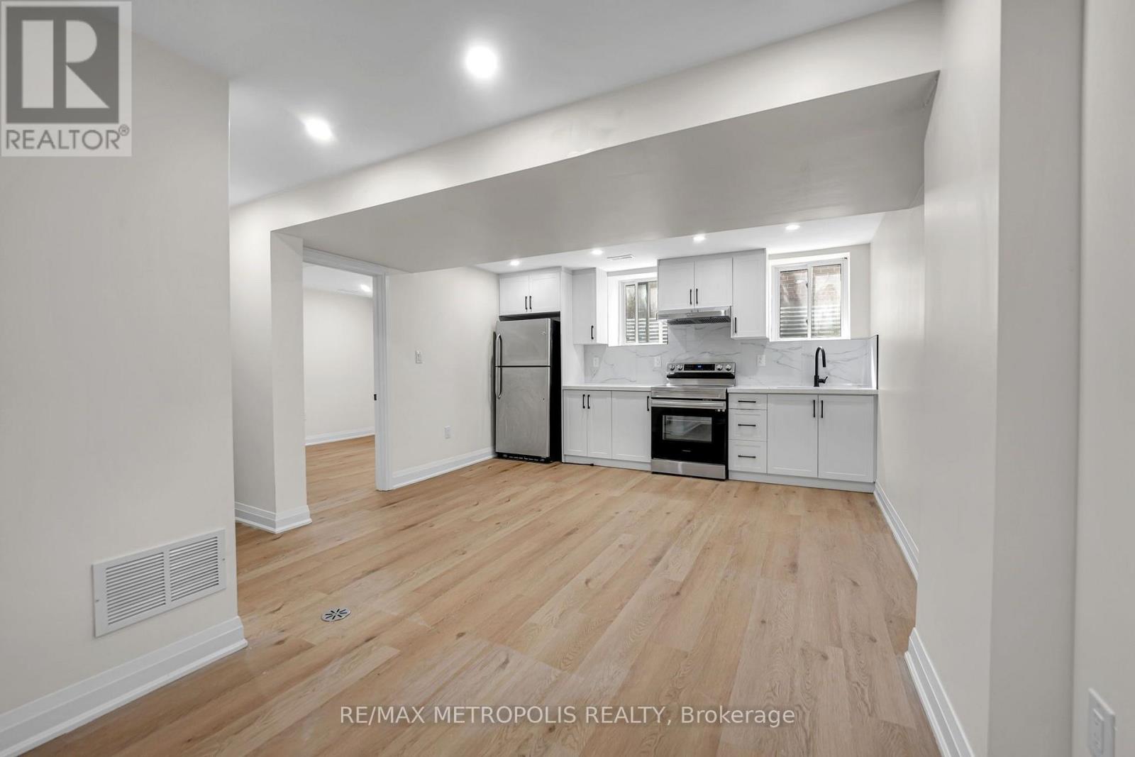 205 Clemence Avenue, Whitby, Ontario  L1N 1E7 - Photo 21 - E13719460