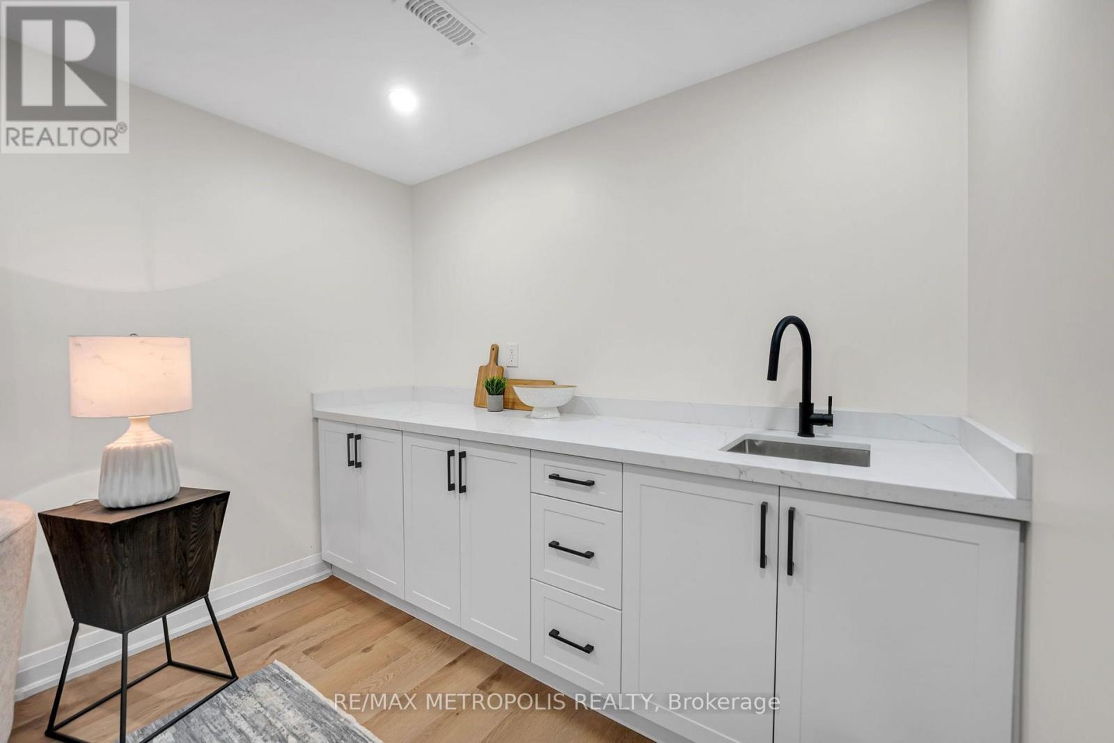205 Clemence Avenue, Whitby, Ontario  L1N 1E7 - Photo 32 - E13719460