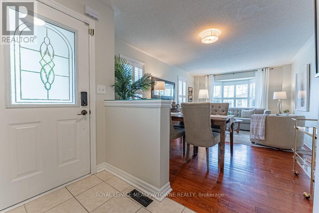 1116 Barclay Circle, Milton, Ontario  L9T 5W4 - Photo 5 - W13719332