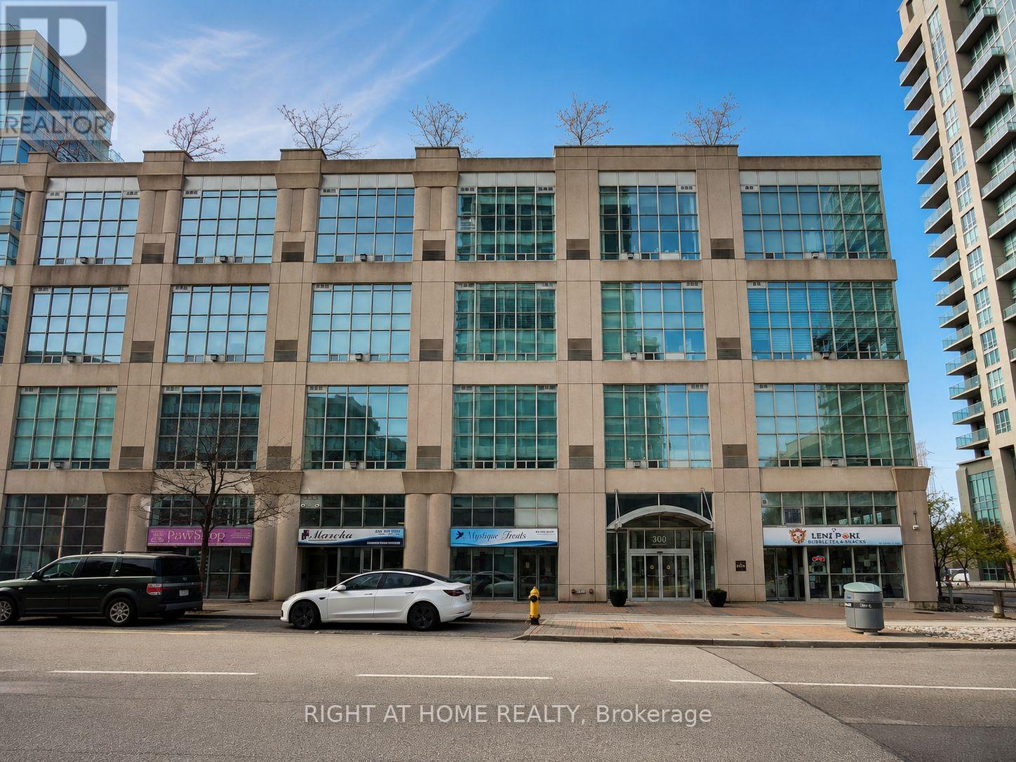 215 - 300 MANITOBA STREET